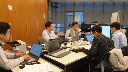 한화그룹의 '승진후보자과정' 진행 모습. 과정 전체를 관찰하고 기록해 후보자의 리더십을 평가한다. <한화그룹 제공>